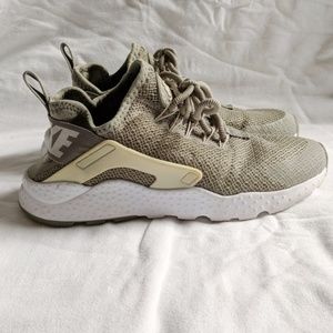 Nike Air Huarache Like New